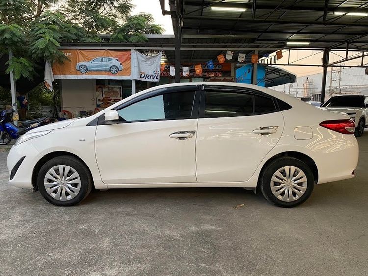 Toyota Yaris ATIV 2017.0 มือสอง เบนซิน ไมล์  มือเดียว จัดไฟแนนซ์ได้ - Image 4