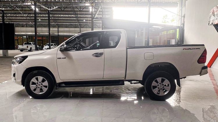 Toyota Hilux Revo 2020.0 มือสอง ดีเซล ไมล์  สภาพนางฟ้า ไมล์แท้ - Image 4