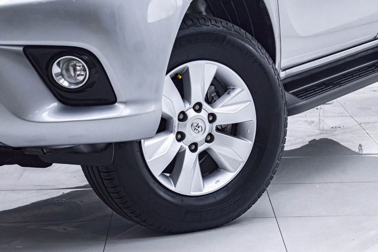 Toyota Hilux Revo 2017.0 มือสอง ดีเซล ไมล์  เครดิตดีออกรถ 0 บาท ราคาถูก - Image 4