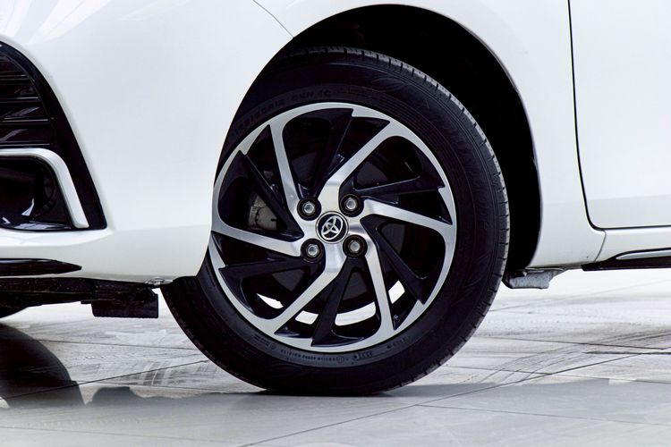 Toyota Yaris ATIV 2022.0 มือสอง เบนซิน ไมล์  ไมล์แท้ ฟรีดาวน์ - Image 4